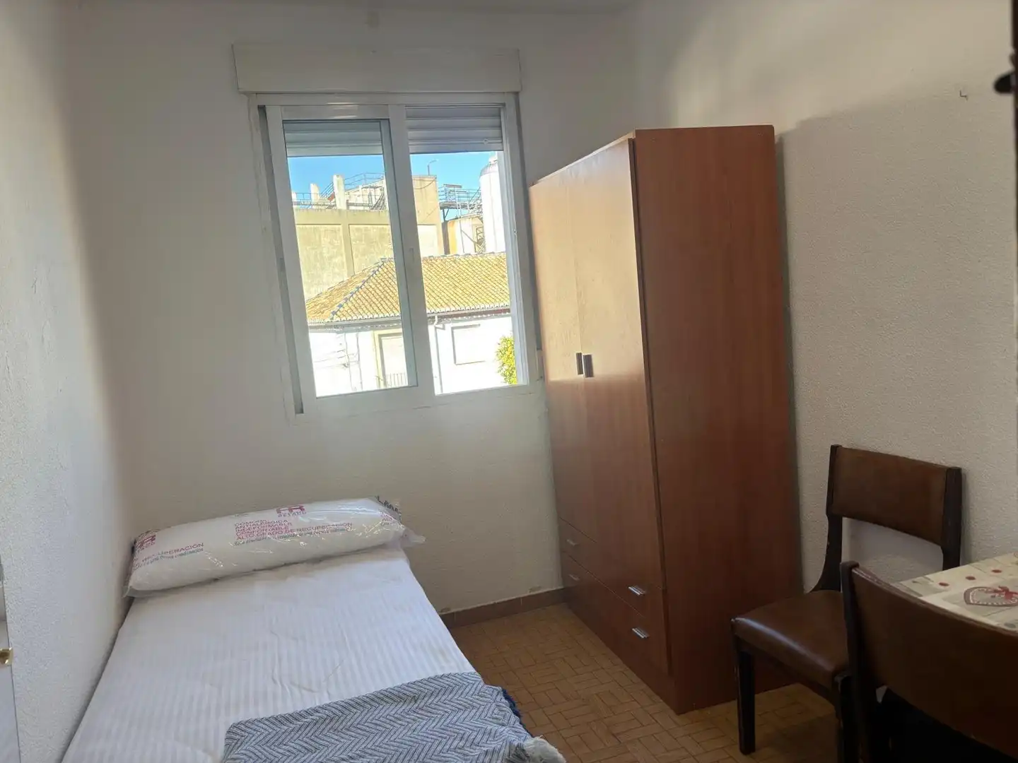Schlafzimmer von Wohnung zur Miete in Granada mit Möbliert