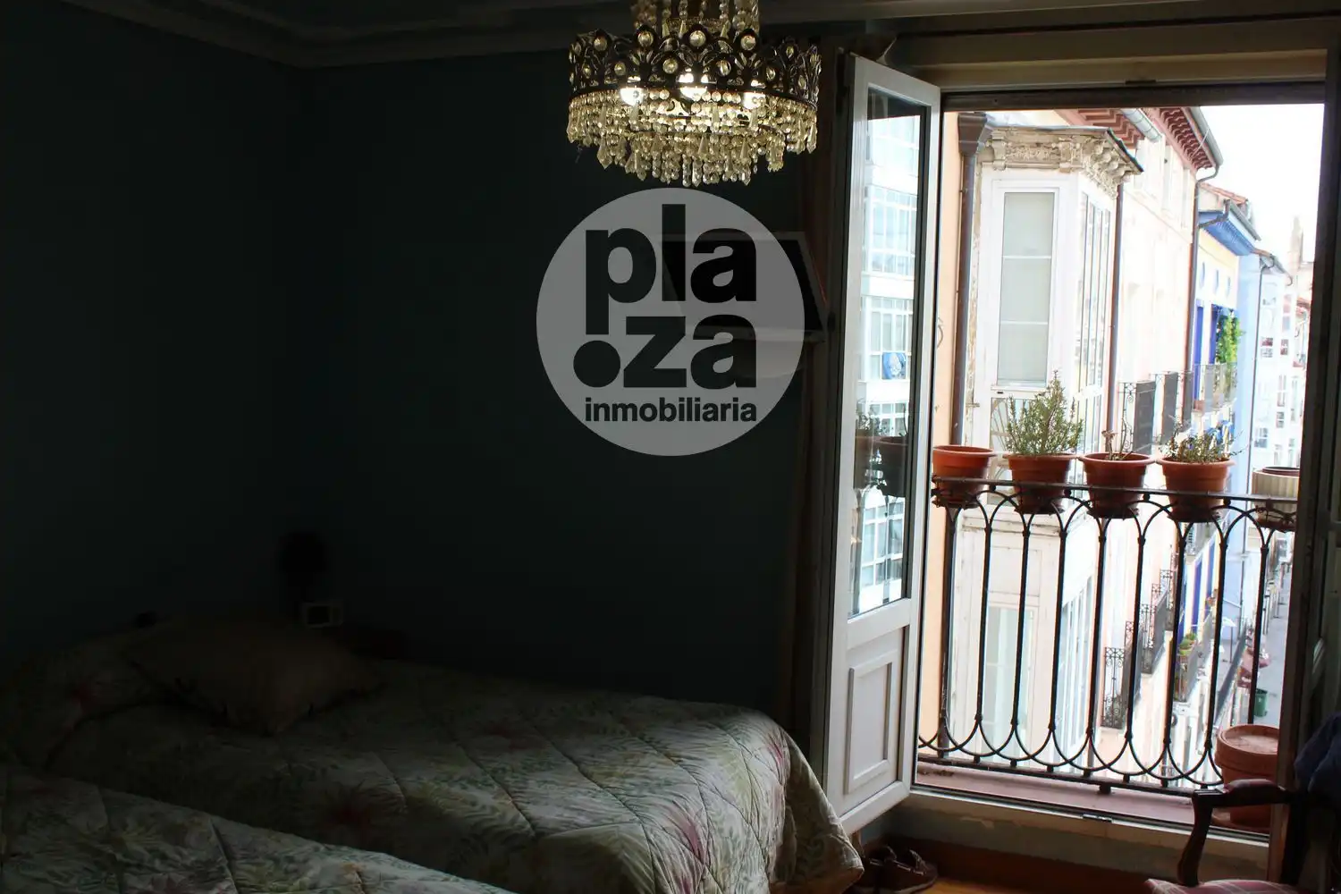 Bedroom of Flat for sale in Burgos  with Heating, Terrace and Storage room