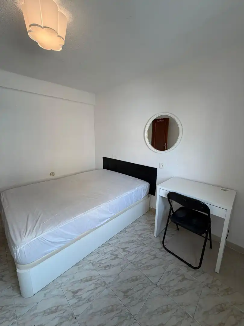 Habitación de Piso de alquiler en Madrid con Aire acondicionado, Calefacción y Amueblado