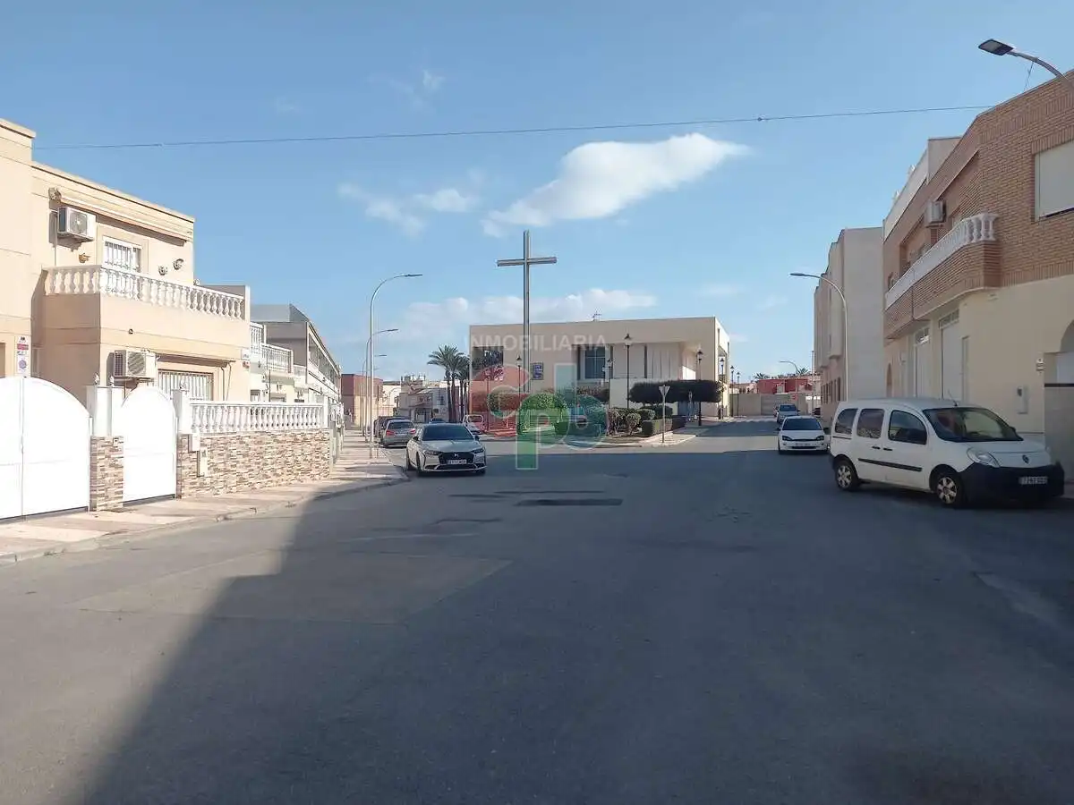 Vista exterior de Dúplex en venta en Roquetas de Mar
