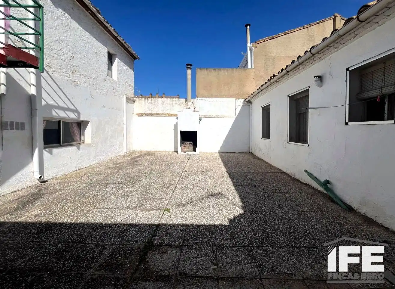 Vista exterior de Casa o xalet en venda en Alagón amb Terrassa
