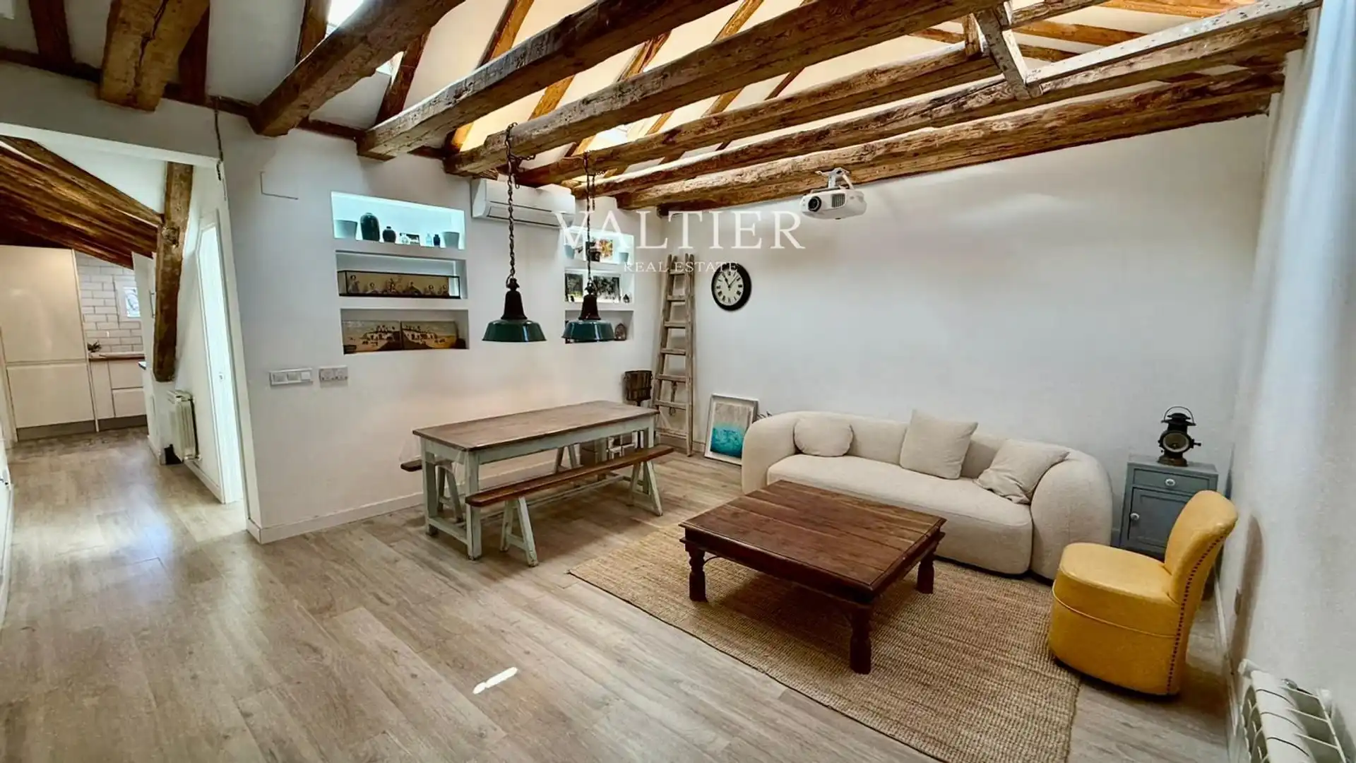 Sala de estar de Ático de alquiler en  Madrid Capital con Aire acondicionado y Amueblado