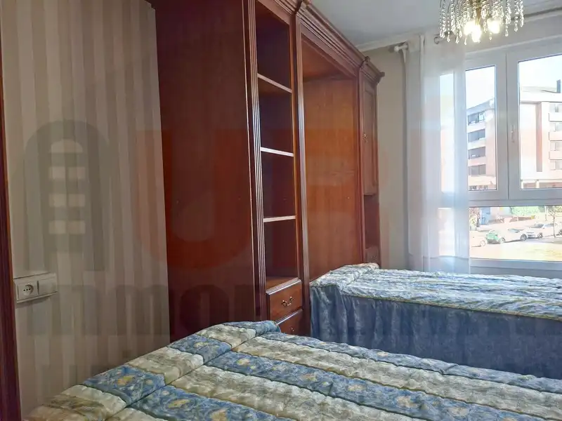 Bedroom of Flat for rent in Oviedo   with Heating, Storage room and Furnished