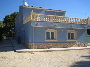 House with pool for sale in Montañar - El Arenal