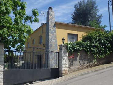 Detached house with pool for sale in C/ La Tossa