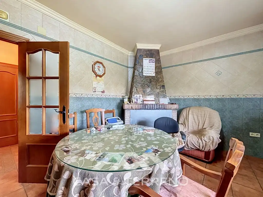Menjador de Casa o xalet en venda en El Burgo amb Aire condicionat, Jardí privat i Moblat
