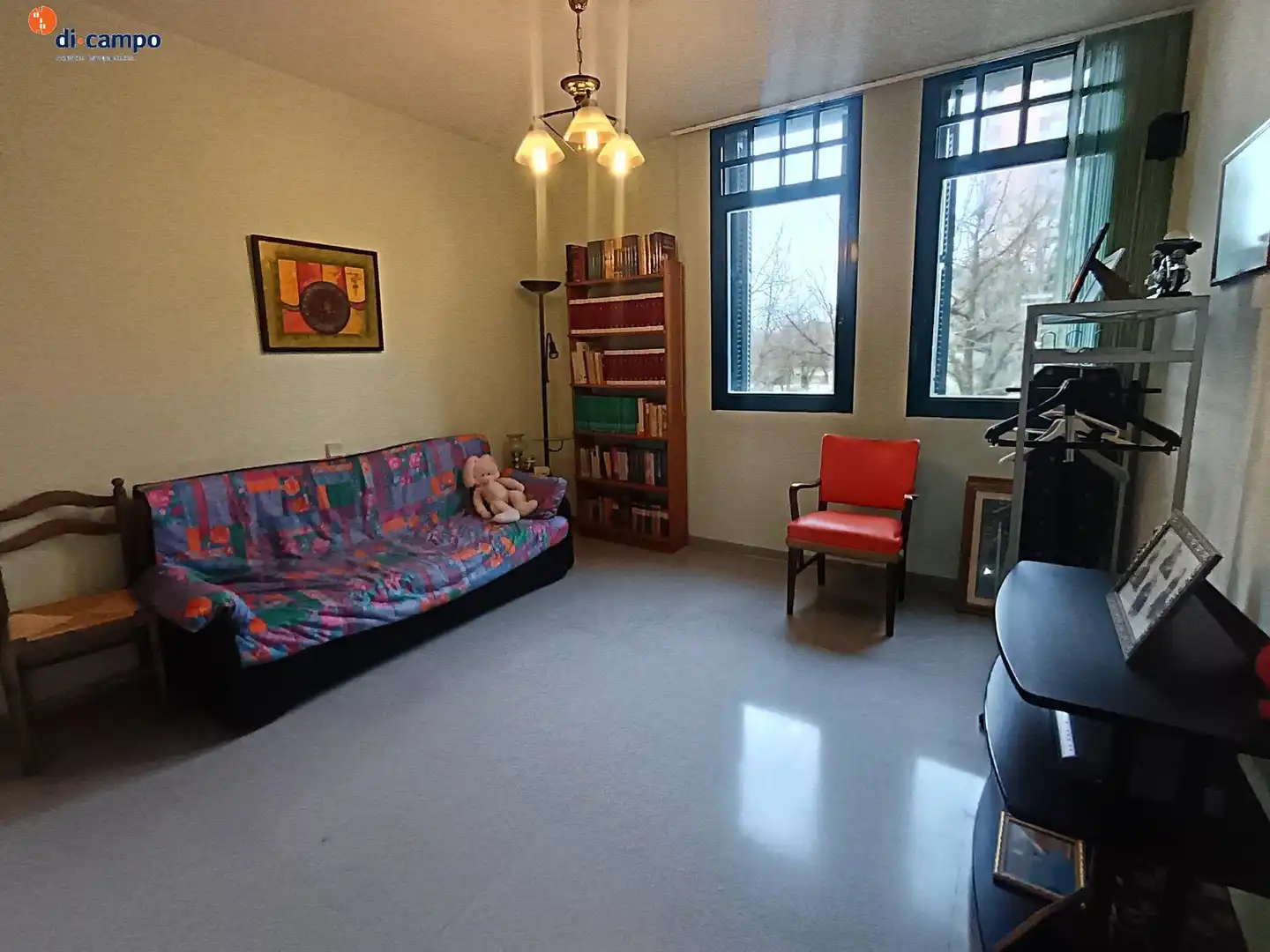Sala d'estar de Casa adosada en venda en Valladolid amb Jardí privat, Traster i Piscina comunitària