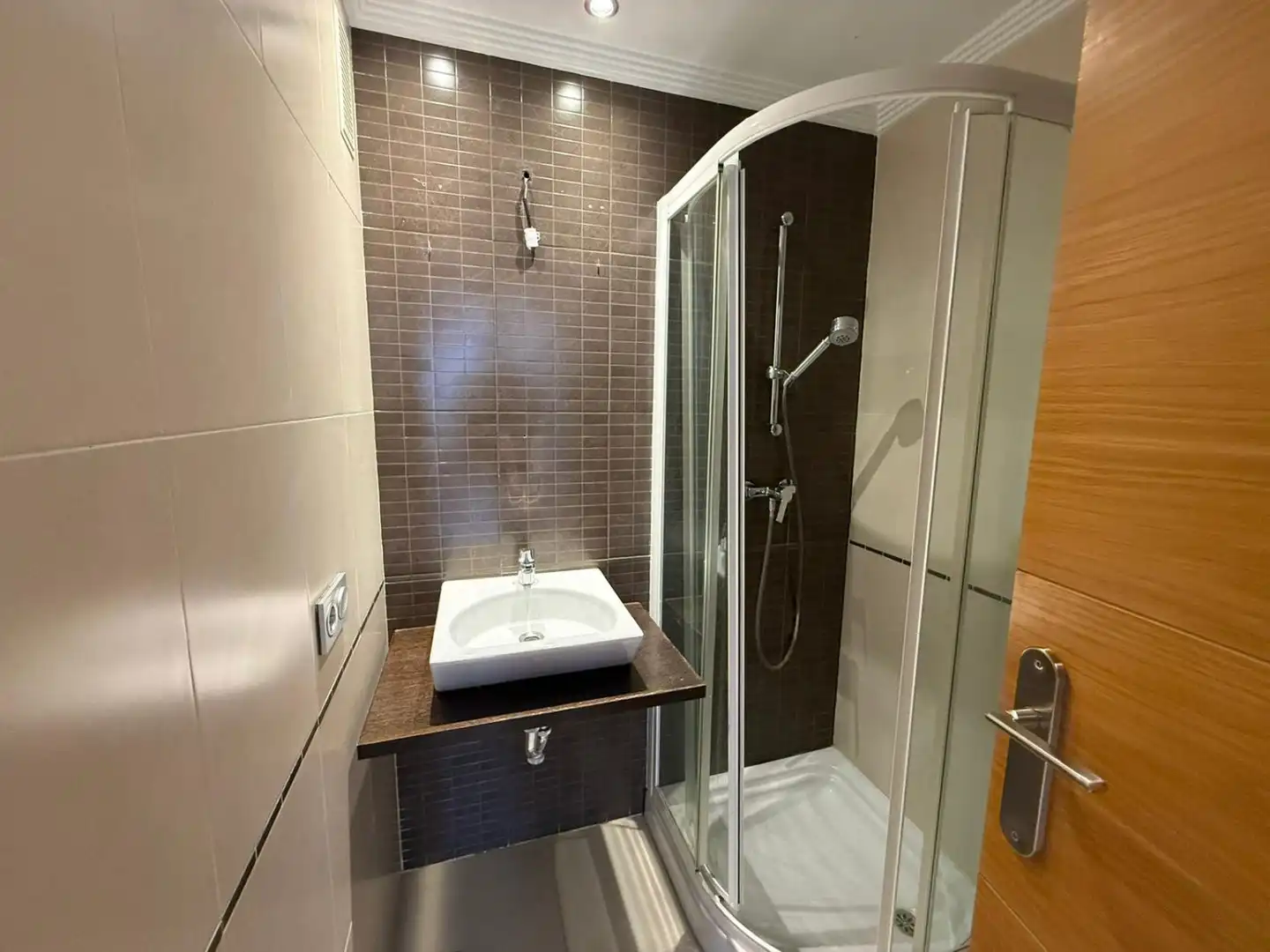 Baño de Ático en venta en Manilva con Calefacción, Terraza y Trastero