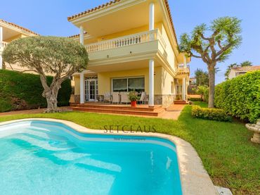 Chalet con balcón en venta en Vilassar de Dalt