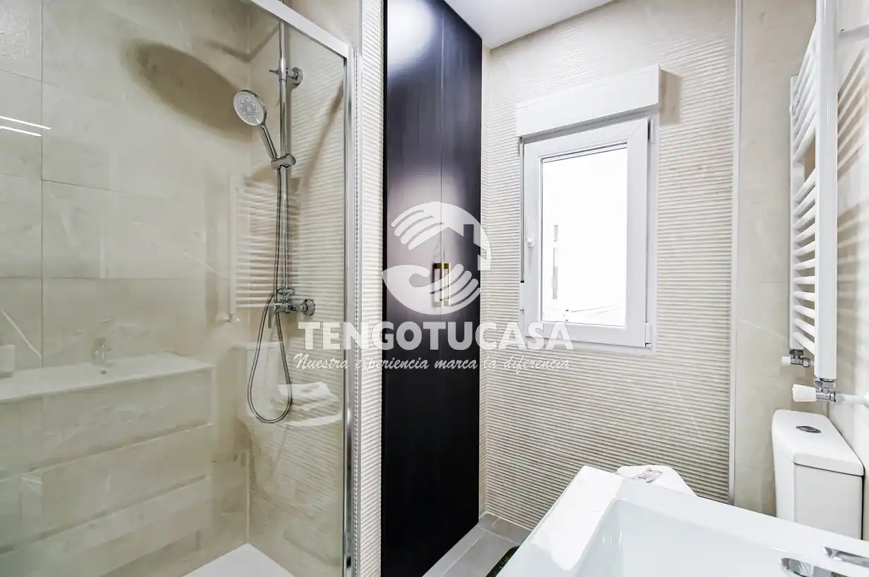 Bathroom of Flat for sale in Madrid  with Air Conditioner, Heating and Furnished