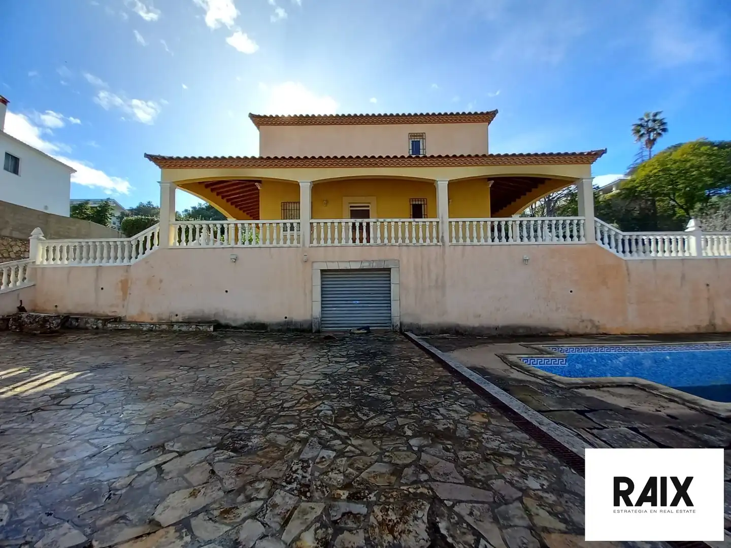 Vista exterior de Casa o xalet en venda en Alzira amb Calefacció, Piscina i Balcó