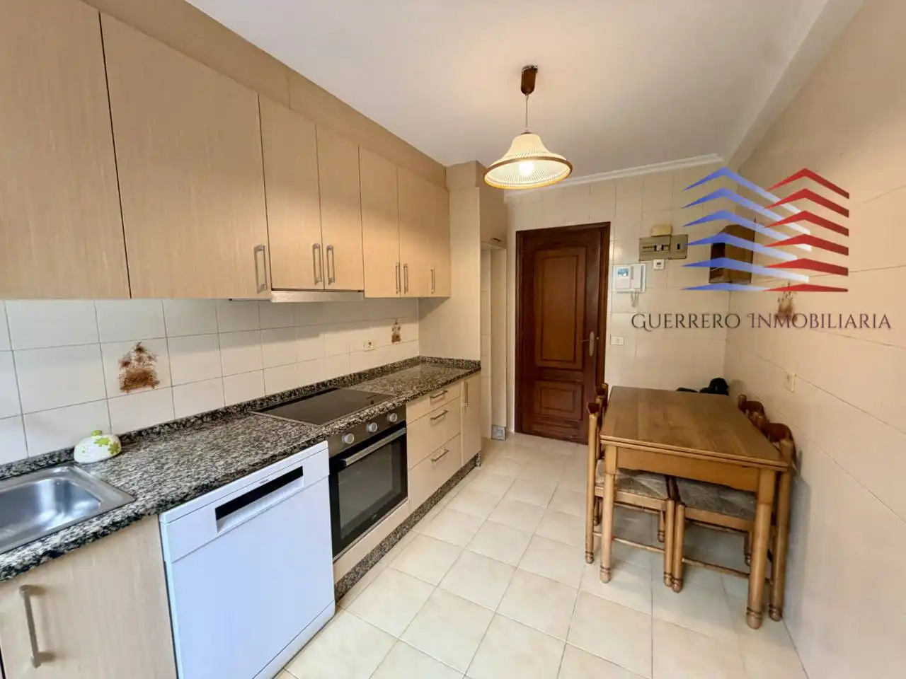 Cocina de Piso de alquiler en Vigo  con Calefacción, Parquet y Terraza