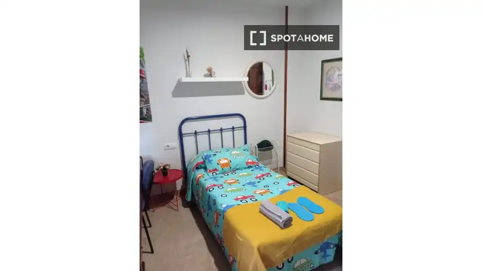 Bedroom of Flat for share in Jaén  with Air Conditioner, Heating and Terrace