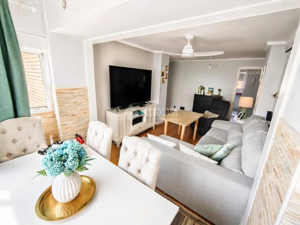 Sala de estar de Piso en venta en Huelva con Aire acondicionado y Balcón