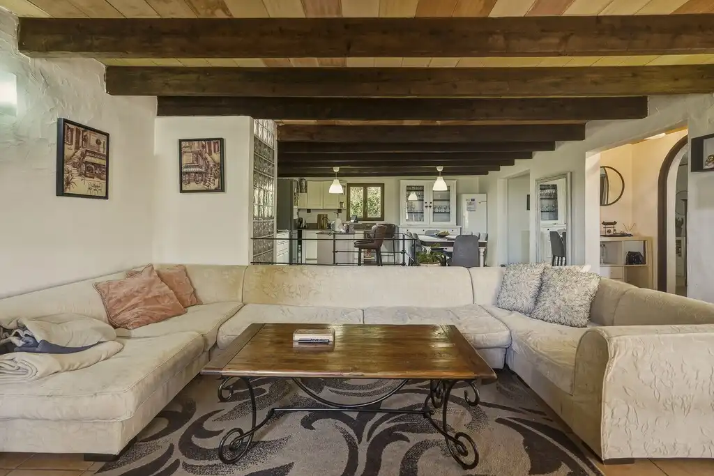 Sala d'estar de Finca rústica en venda en Pollença amb Aire condicionat, Calefacció i Jardí privat