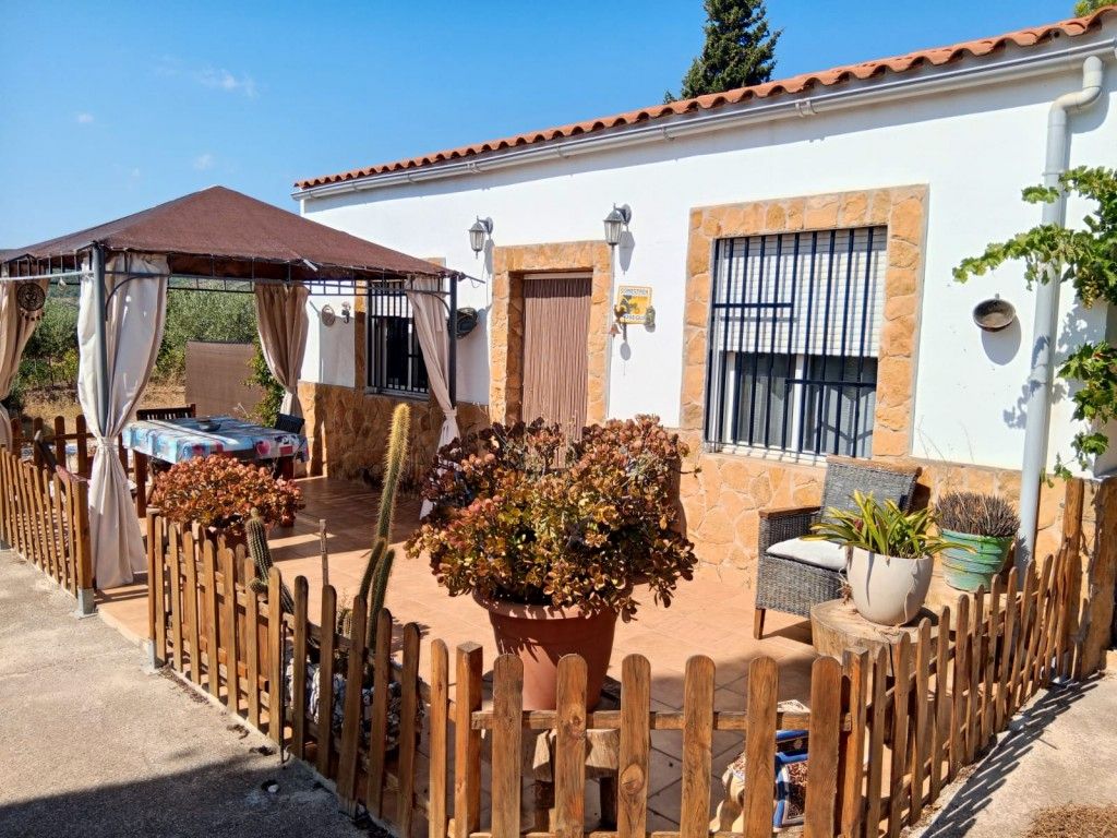 Vista exterior de Finca rústica en venda en Calles amb Jardí privat, Terrassa i Traster