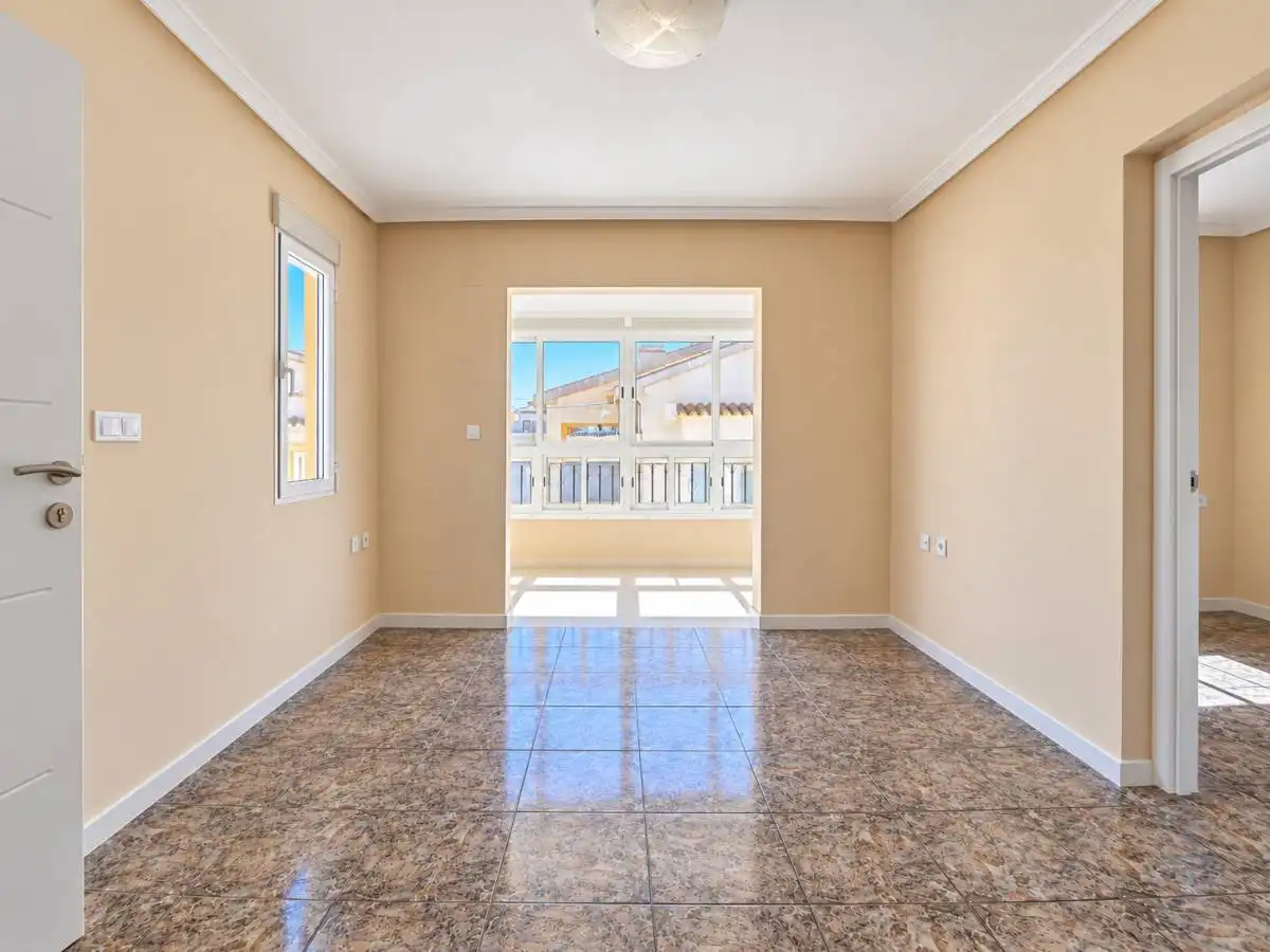 Bungalow with pool for sale in Av. de California, imagen 5