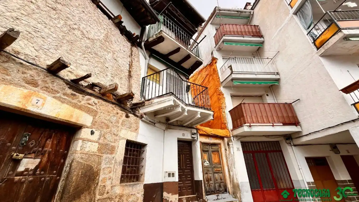 Vista exterior de Casa adosada en venda en Pedro Bernardo amb Calefacció
