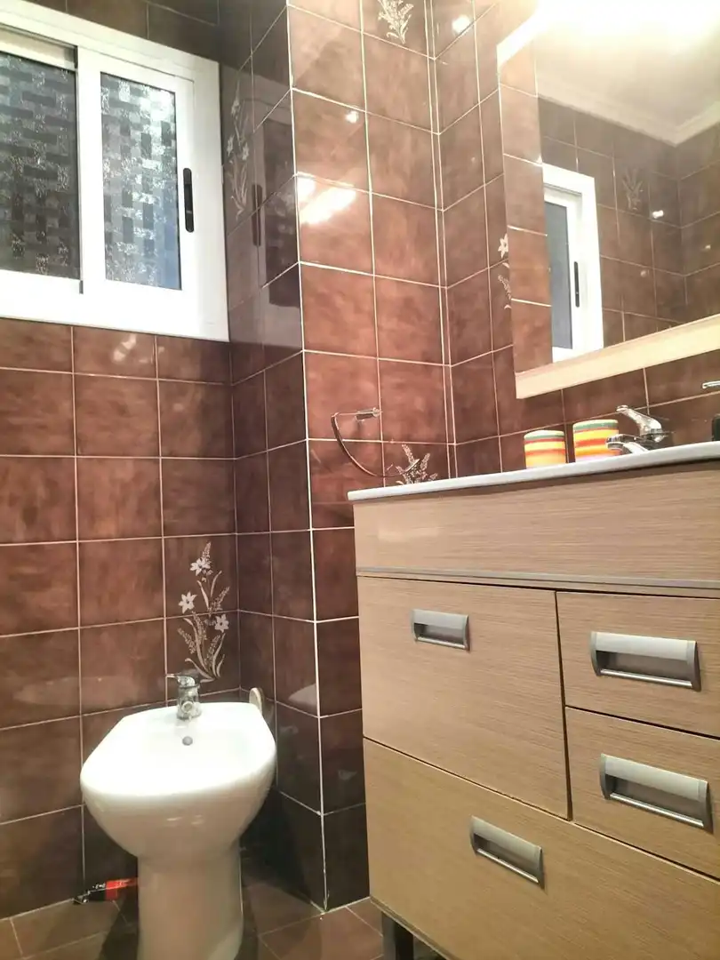 Bathroom of Flat for share in Valencia  with Air Conditioner, Heating and Furnished