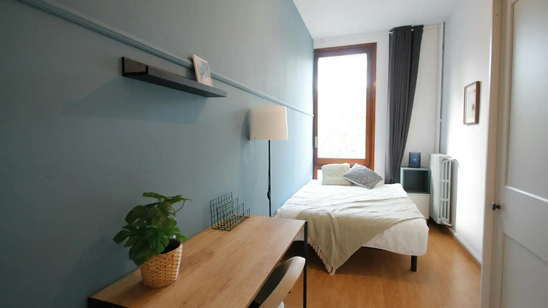 Bedroom of Flat for share in  Barcelona Capital  with Furnished, Washing machine and TV