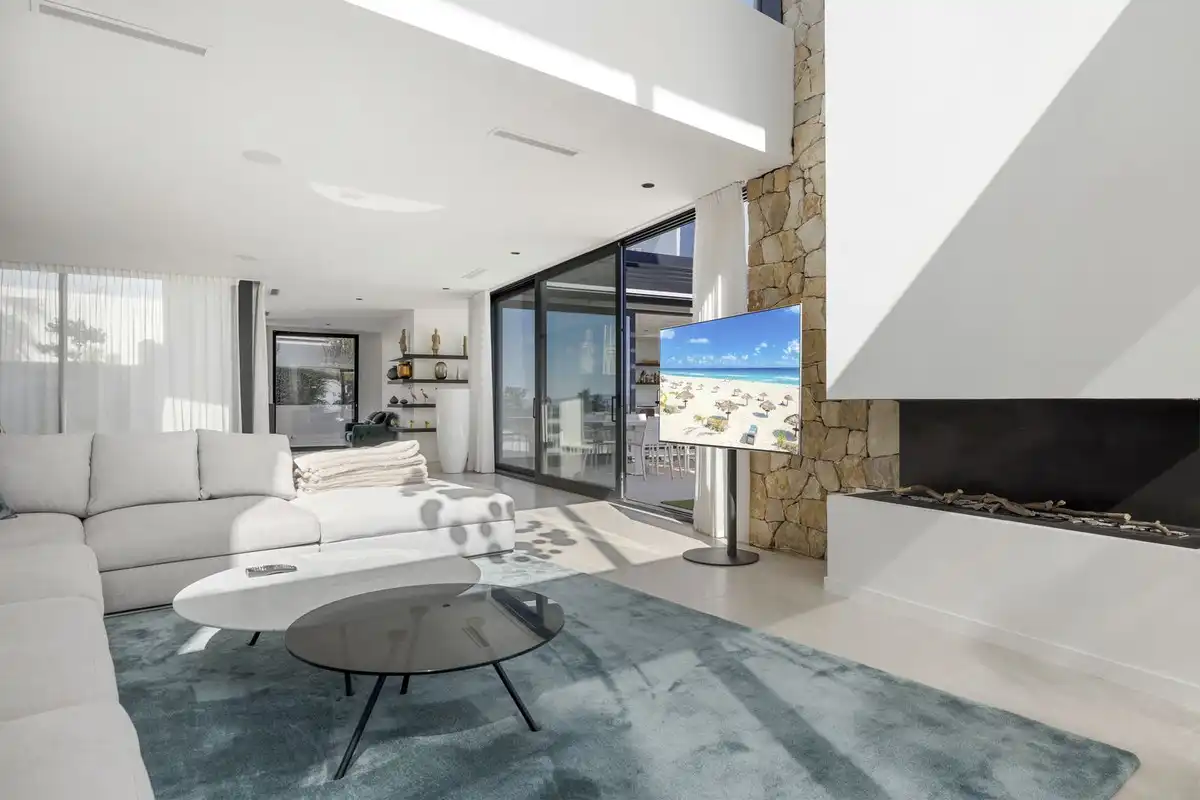 Wohnzimmer von Haus oder Chalet zum Verkauf in Benahavís mit Klimaanlage, Privatgarten und Terrasse