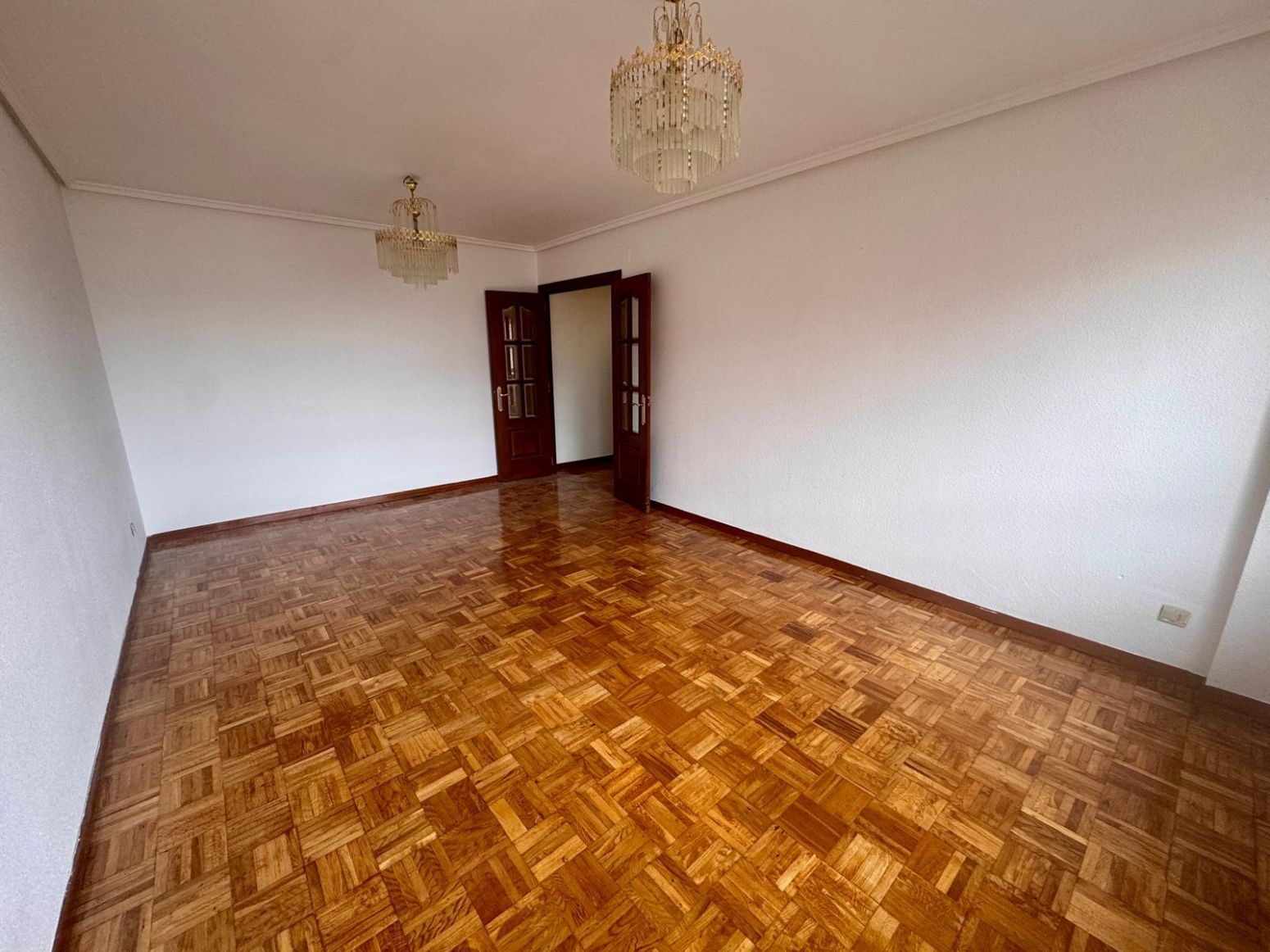 Sala de estar de Piso en venta en Venta de Baños con Calefacción, Parquet y Balcón