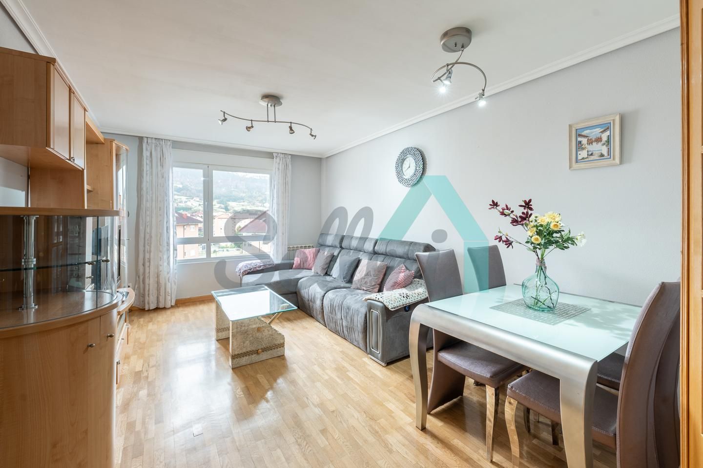 Living room of Flat for sale in Oviedo   with Heating, Parquet flooring and Terrace