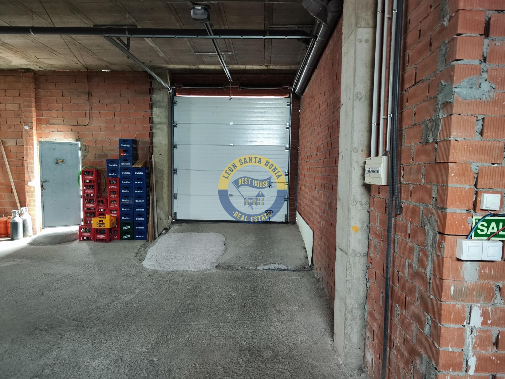 Aparcament de Local en venda en Villaquilambre