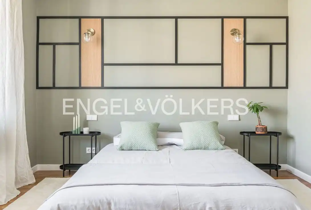 Schlafzimmer von Dachboden zum Verkauf in Barcelona mit Klimaanlage, Heizung und Parkett