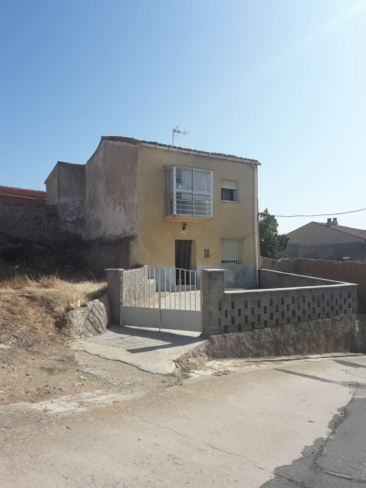 Vista exterior de Casa o xalet en venda en Serón de Nágima amb Jardí privat i Traster