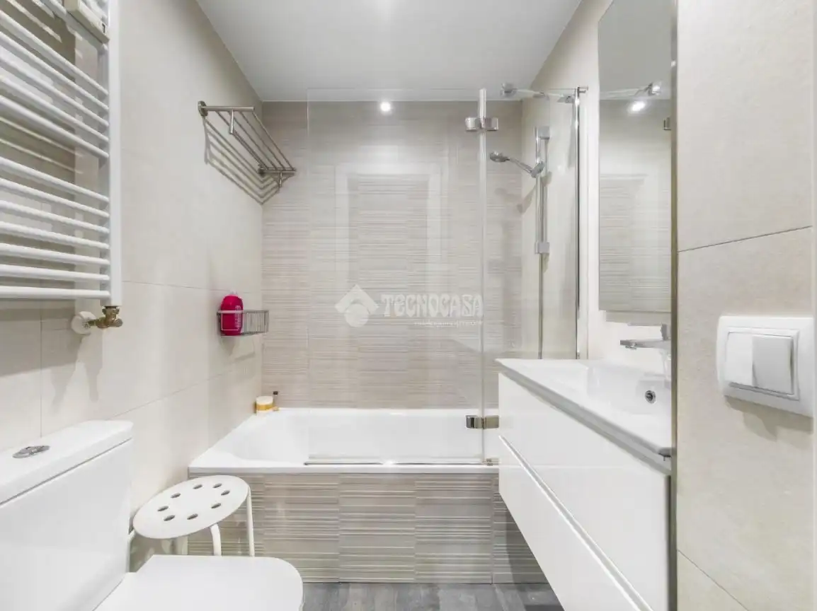 Baño de Piso de alquiler en Madrid con Aire acondicionado, Calefacción y Trastero