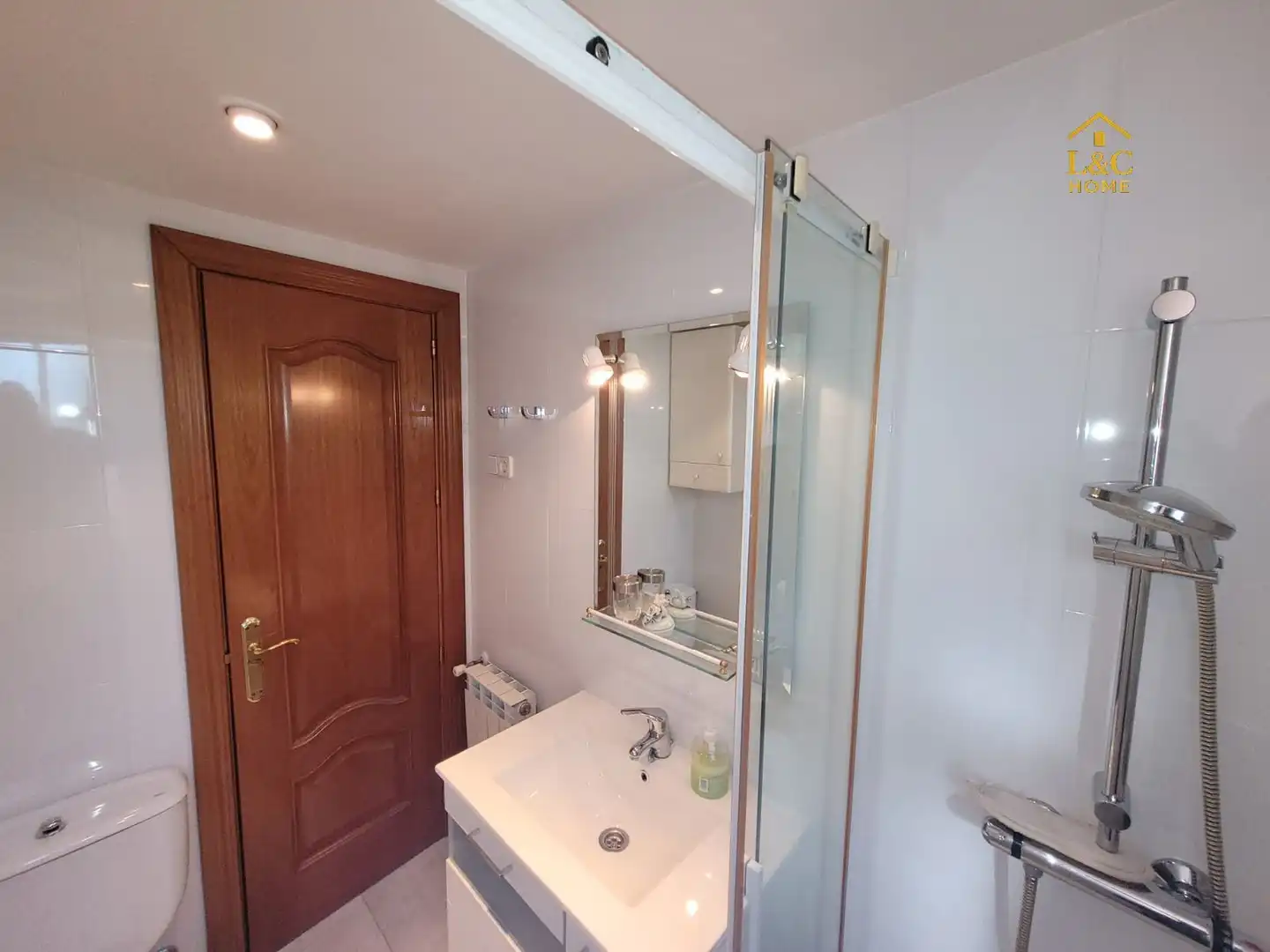 Baño de Piso en venta en Madrid con Calefacción, Terraza y Amueblado