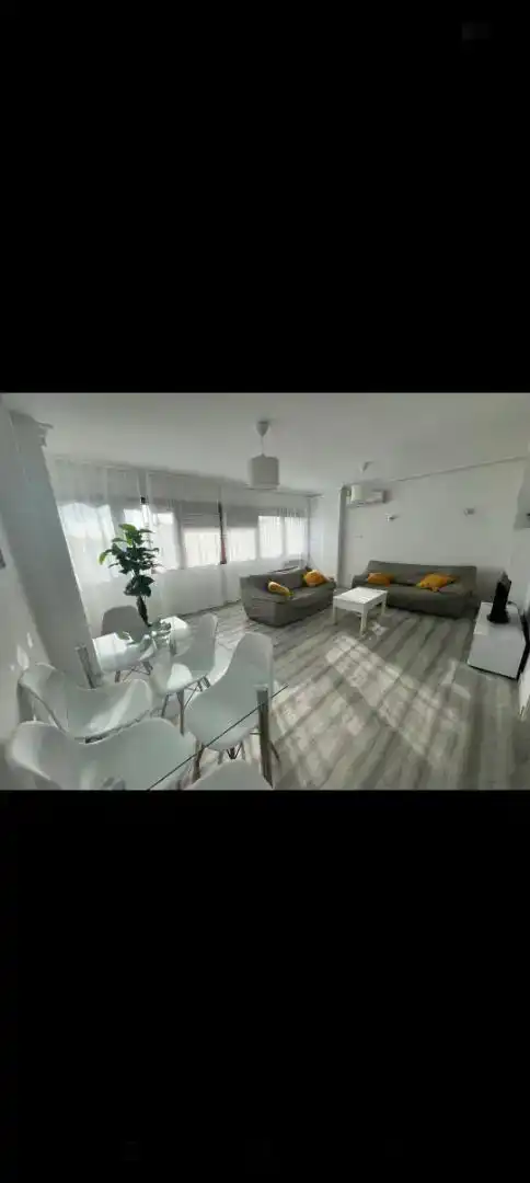 Sala d'estar de Pis de lloguer en Granada amb Aire condicionat, Jardí privat i Moblat