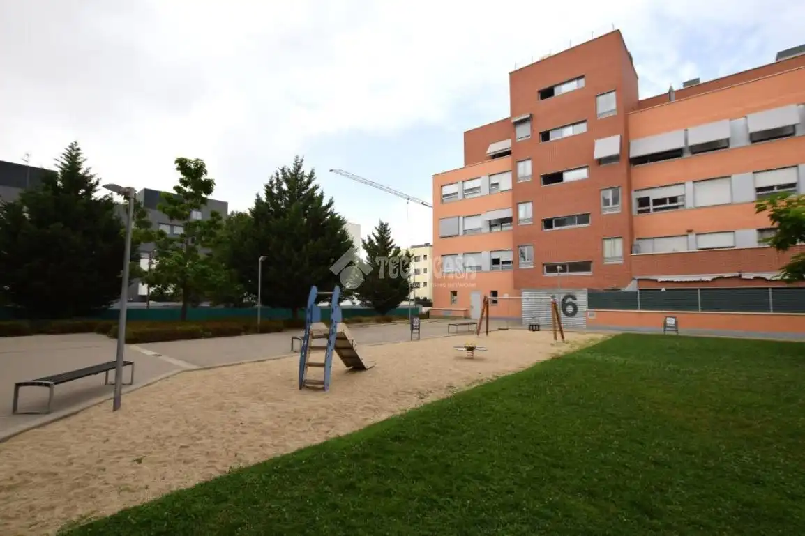 Aparcament de Pis en venda en Fuenlabrada amb Calefacció, Traster i Piscina comunitària