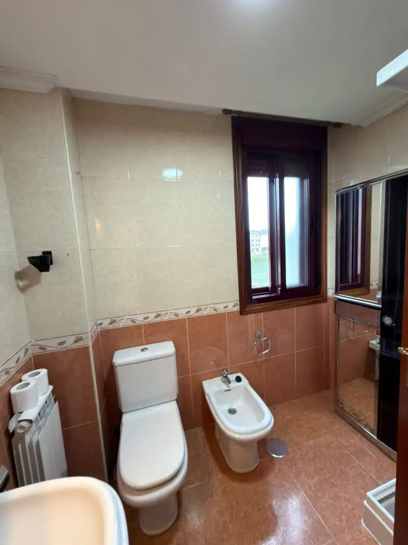 Baño de Piso en venta en Pontevedra Capital  con Calefacción, Parquet y Trastero