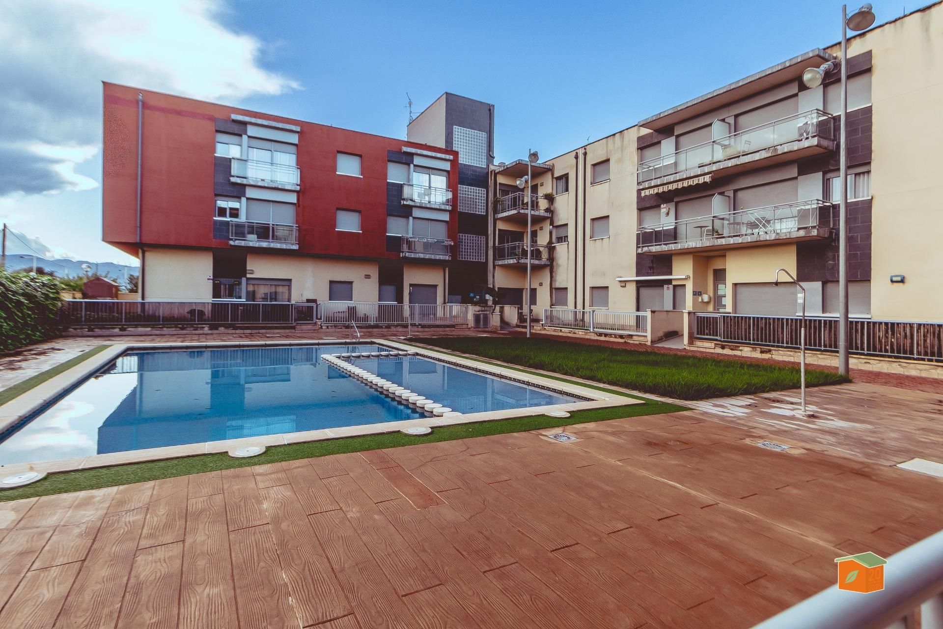 Piscina de Planta baixa en venda en Santa Bàrbara amb Aire condicionat, Parquet i Terrassa