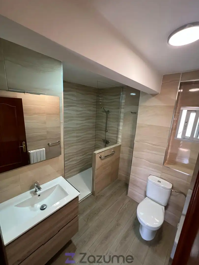 Baño de Piso de alquiler en Alcalá de Henares con Aire acondicionado, Calefacción y Trastero