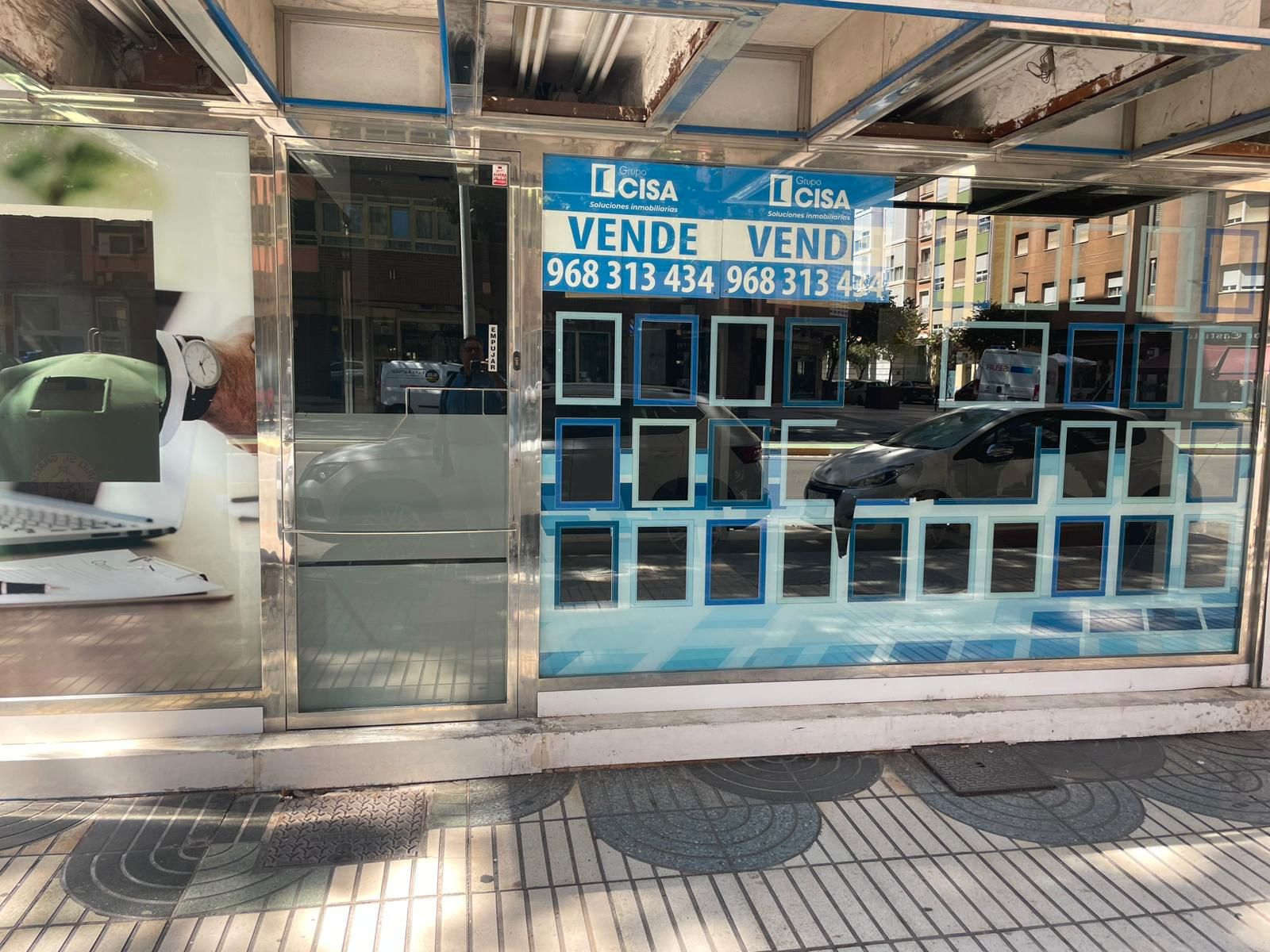 Vista exterior de Local en venta en Cartagena