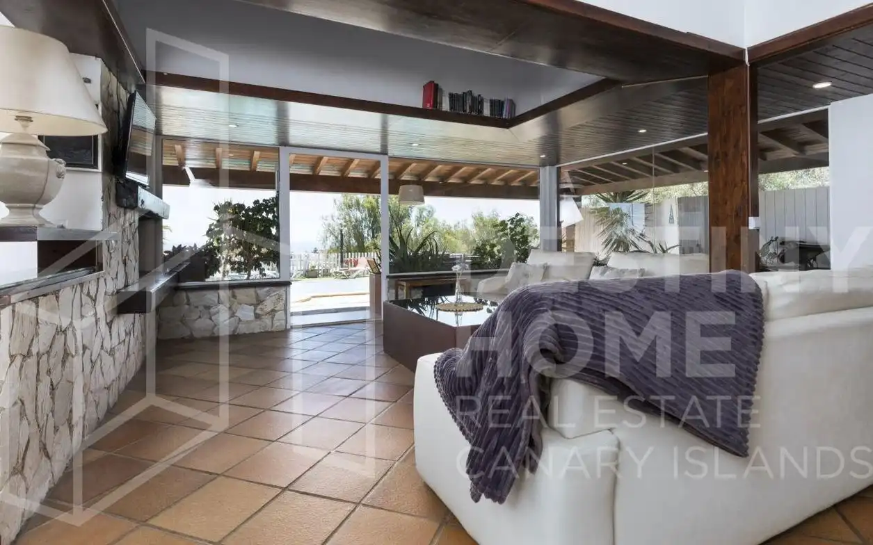 Vista exterior de Casa o xalet en venda en La Oliva amb Jardí privat, Traster i Piscina
