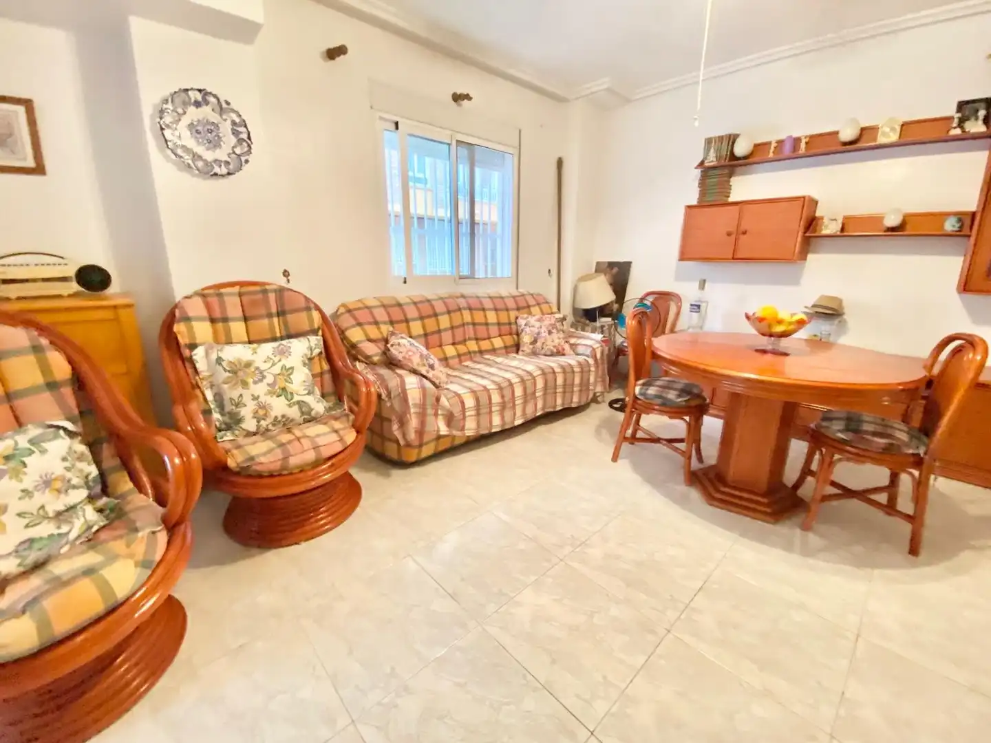 Sala d'estar de Planta baixa de lloguer en Torrevieja amb Calefacció, Moblat i Forn