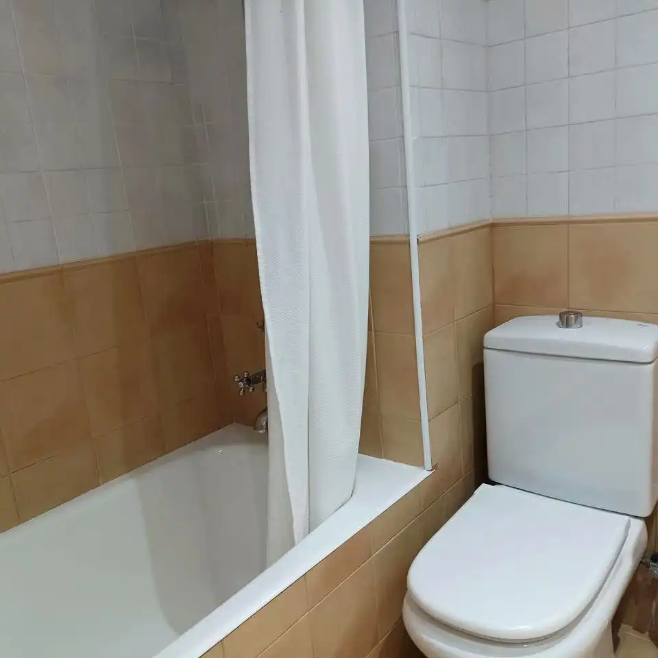 Bany de Pis de lloguer en Madrid amb Aire condicionat, Calefacció i Parquet
