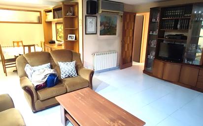 Living room of Flat for sale in Rubí  with Heating, Terrace and Oven