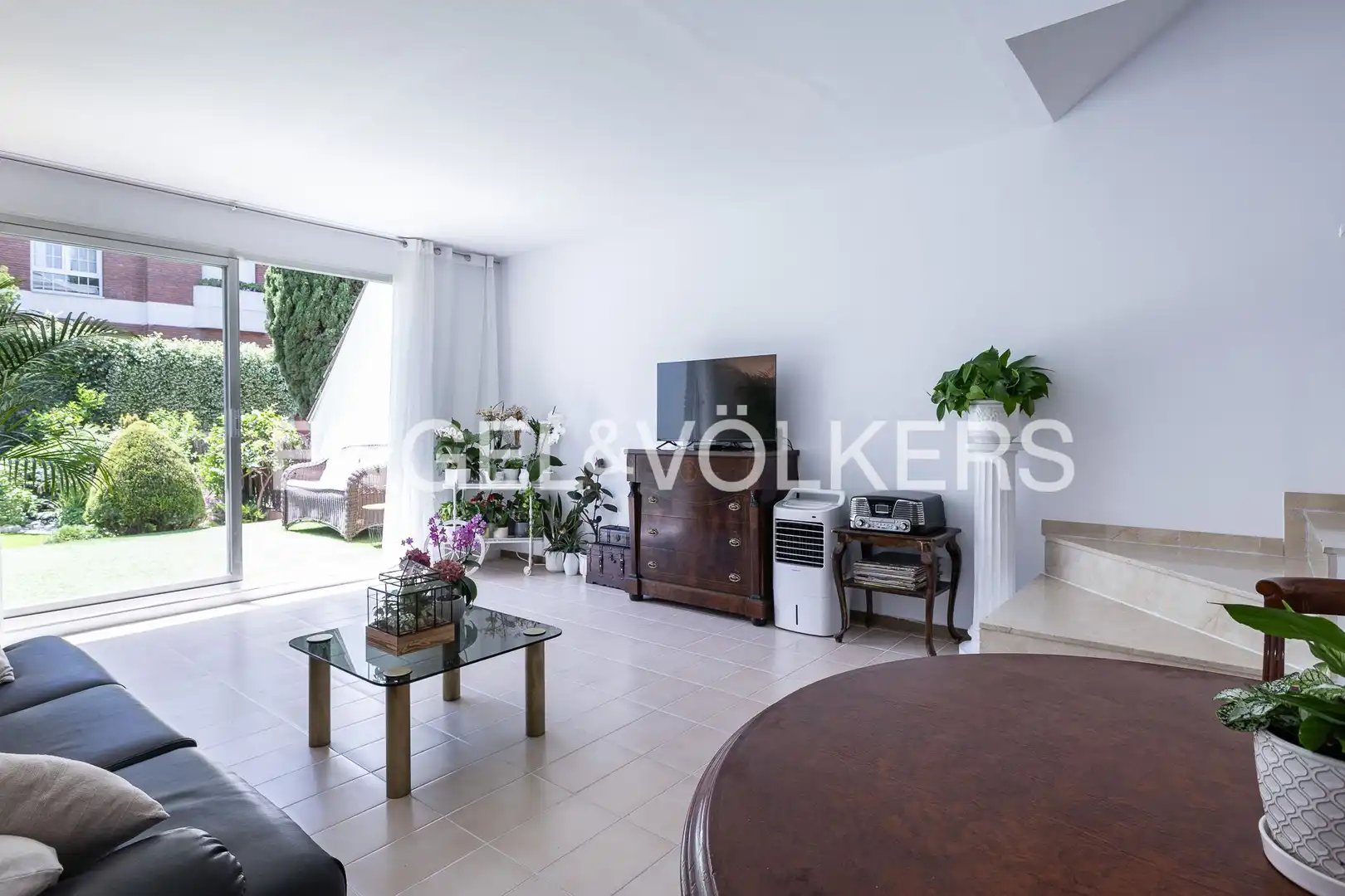 Vista exterior de Casa o xalet en venda en Sant Cugat del Vallès amb Aire condicionat, Calefacció i Jardí privat