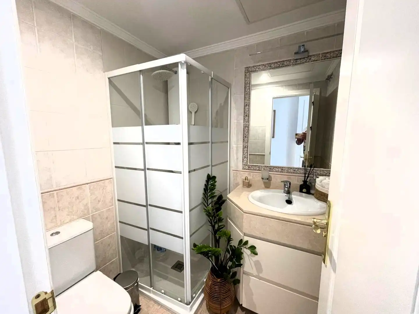 Bany de Casa adosada en venda en Mijas amb Aire condicionat, Jardí privat i Terrassa