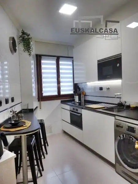 Cuina de Pis de lloguer en Bilbao  amb Calefacció i Moblat