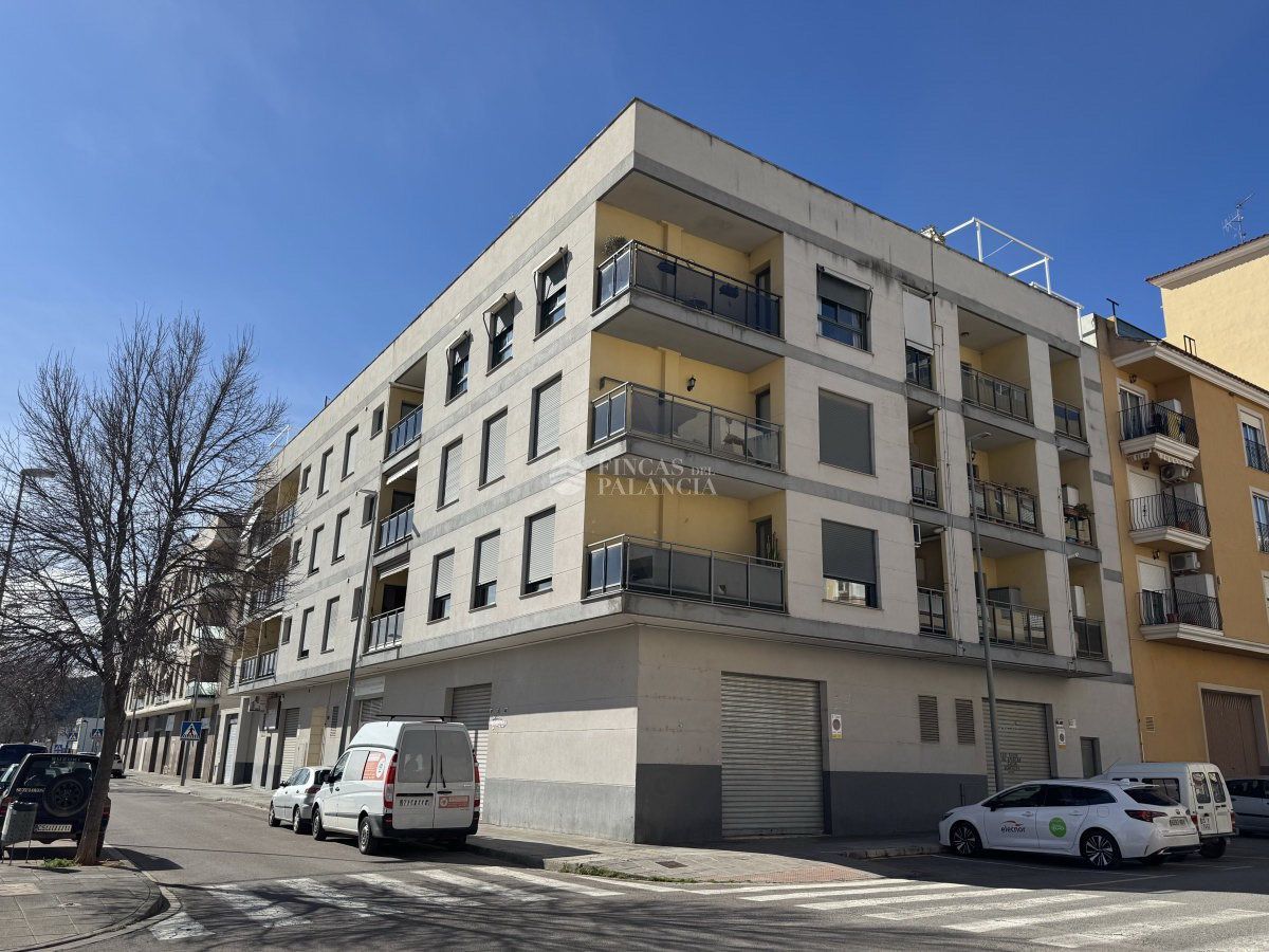 Außenansicht von Wohnung zur Miete in Segorbe mit Heizung, Terrasse und Abstellraum