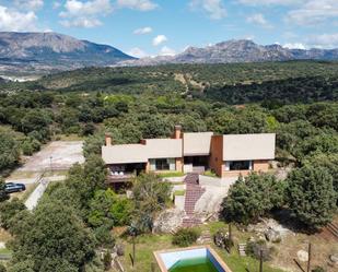 Vista exterior de Casa o xalet de lloguer en Navalafuente amb Terrassa