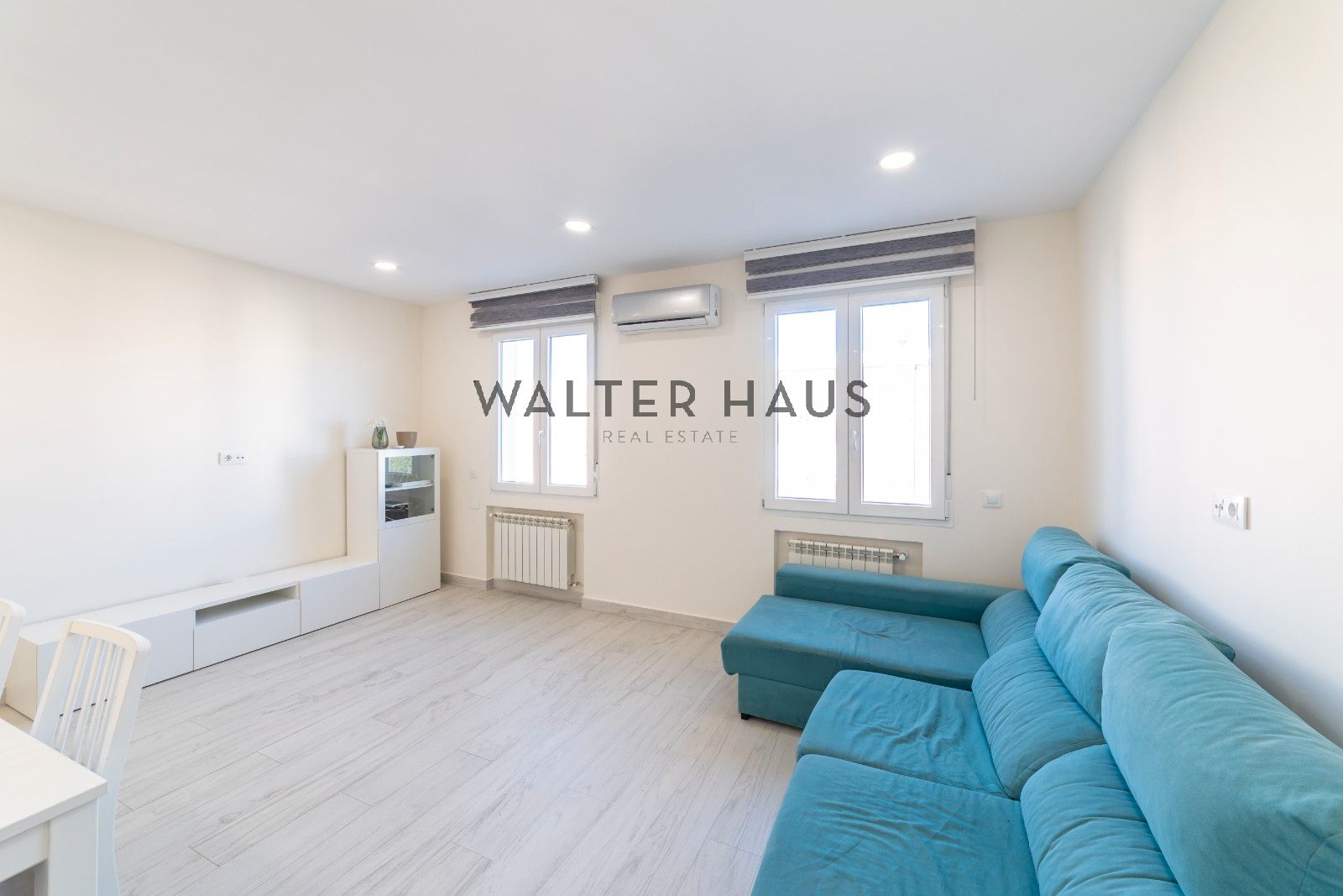 Living room of Flat to rent in  Madrid Capital  with Air Conditioner, Heating and Furnished