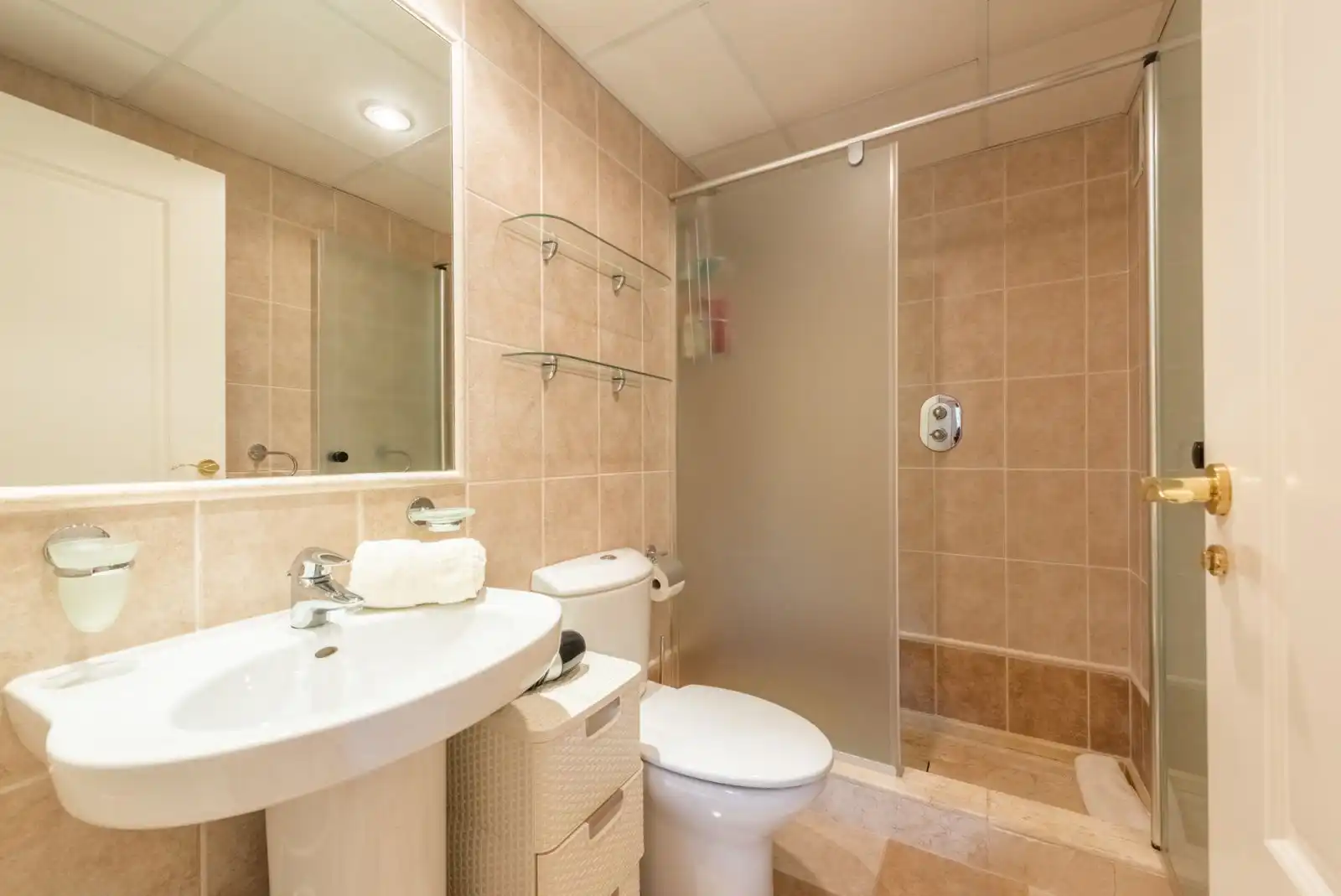 Bany de Apartament en venda en Estepona amb Terrassa, Traster i Moblat