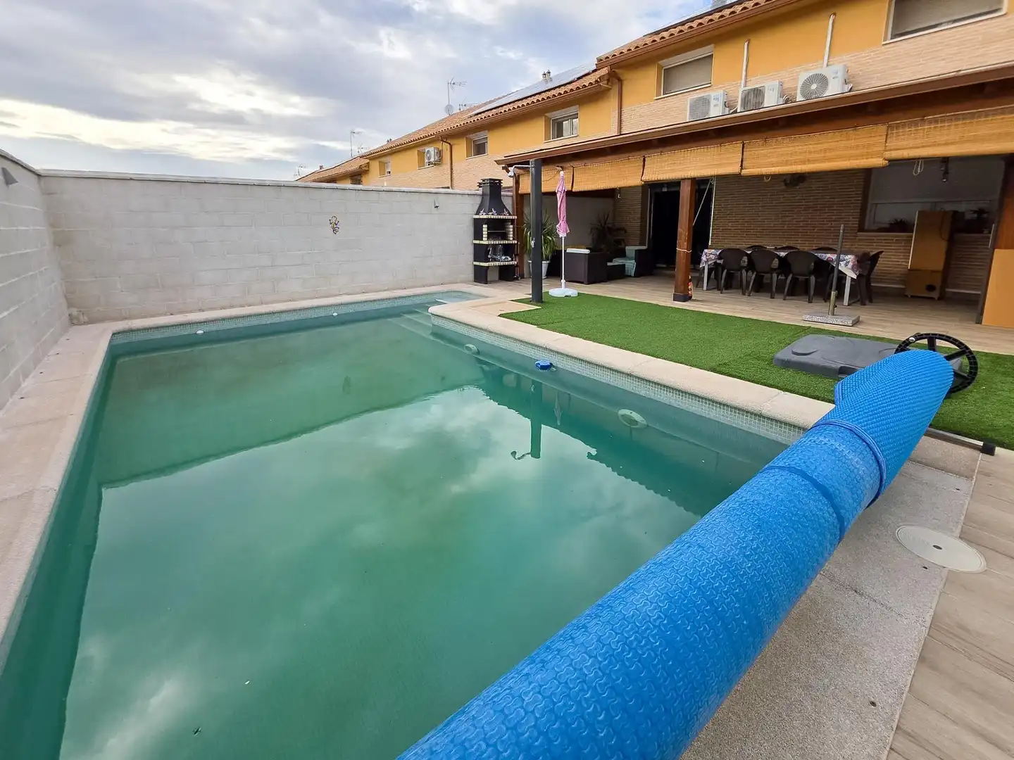 Swimming pool of Detached homes for sale in Carranque, Toledo